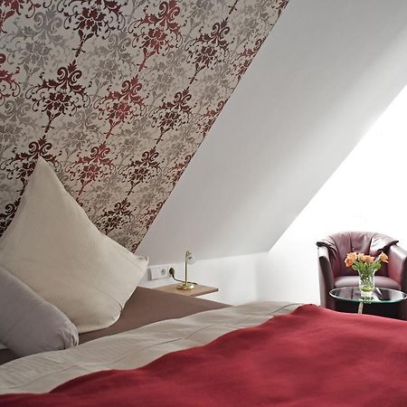 Hotel Zur Eisenbahn رنينغن المظهر الخارجي الصورة