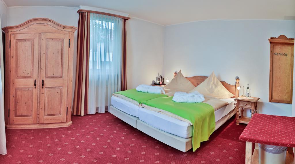 Hotel Zur Eisenbahn رنينغن المظهر الخارجي الصورة