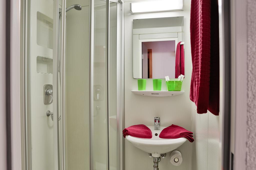Hotel Zur Eisenbahn رنينغن المظهر الخارجي الصورة