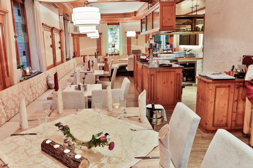 Hotel Zur Eisenbahn رنينغن المظهر الخارجي الصورة