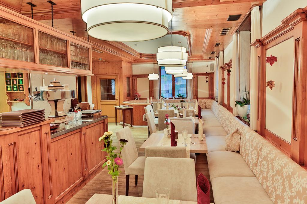 Hotel Zur Eisenbahn رنينغن المظهر الخارجي الصورة