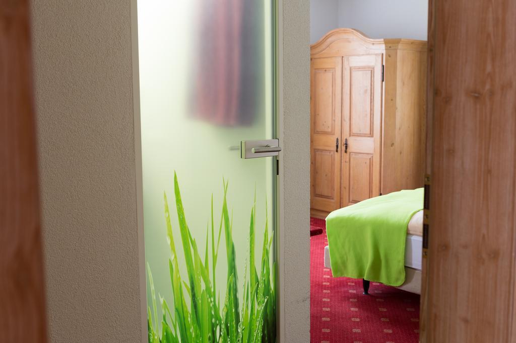 Hotel Zur Eisenbahn رنينغن المظهر الخارجي الصورة
