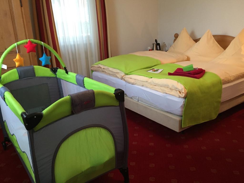 Hotel Zur Eisenbahn رنينغن المظهر الخارجي الصورة