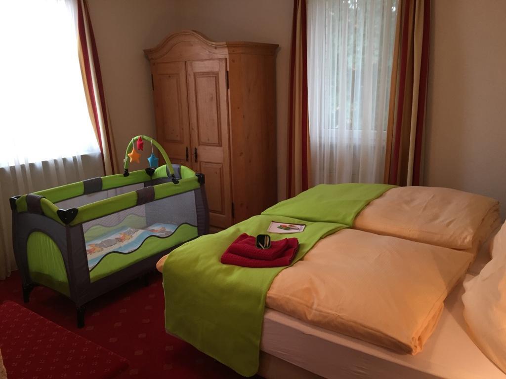 Hotel Zur Eisenbahn رنينغن المظهر الخارجي الصورة