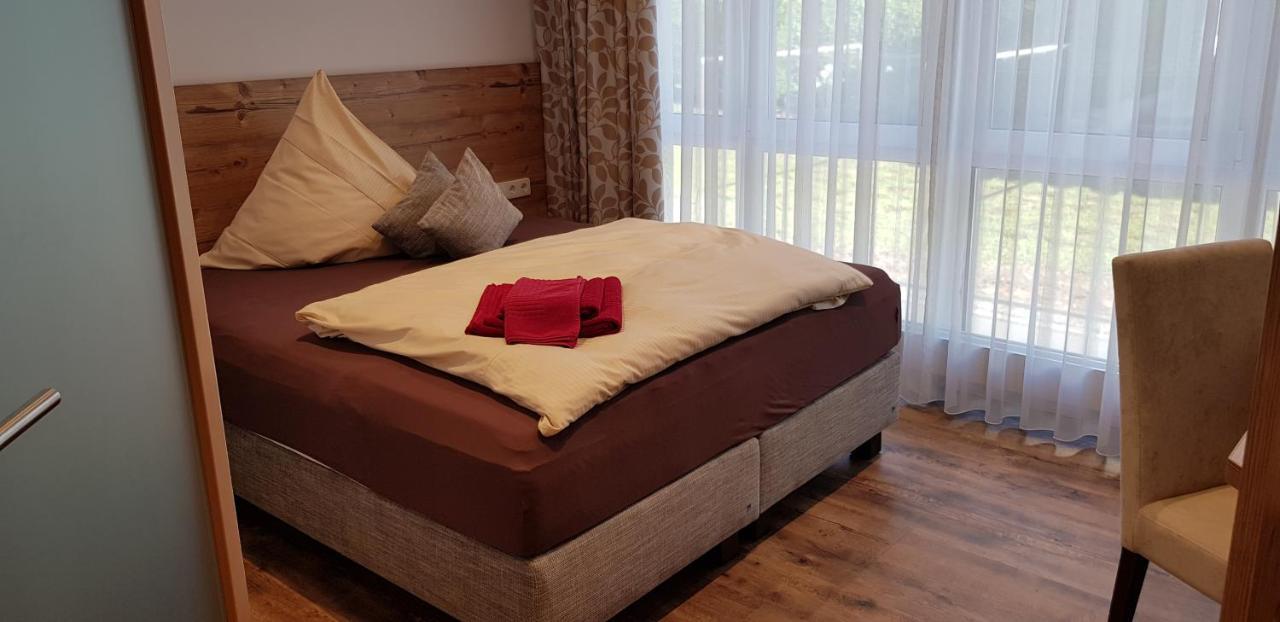 Hotel Zur Eisenbahn رنينغن المظهر الخارجي الصورة